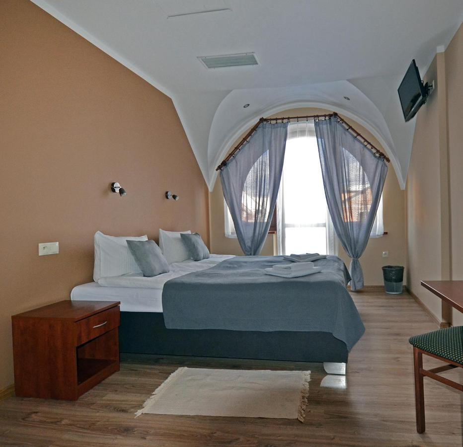 Hotel Tyniecki Krakow Luaran gambar